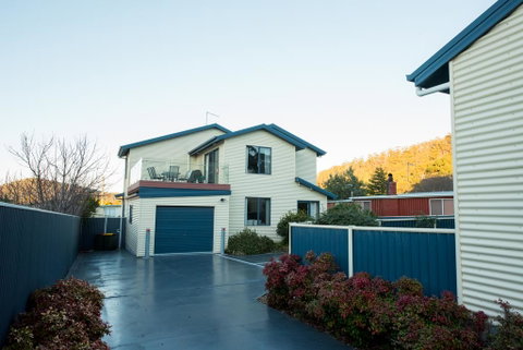Douglas Street - Accommodation Tasmania 0