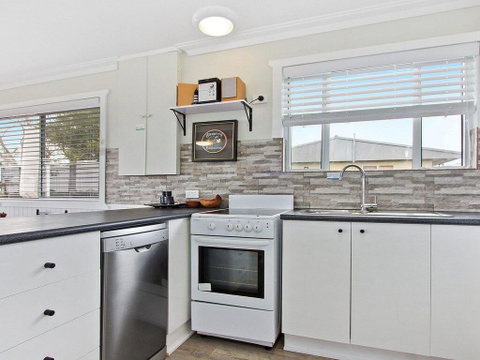 Dunkarein - 600m To Bosom Beach - Accommodation Tasmania 1