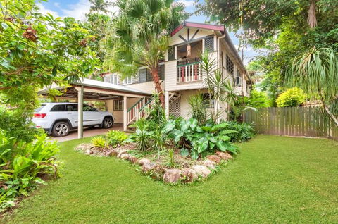 Edge Hill Holiday Home / Cairns - Accommodation Tasmania 0