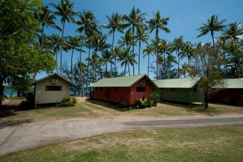 Ellis Beach Oceanfront Bungalows - Accommodation Tasmania 2
