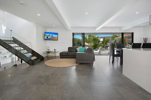 Essence Of Broadbeach - Accommodation Tasmania 1