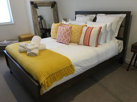 Executive Mansion, Spring Racing, Melbourne Cup - Accommodation Tasmania 2