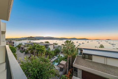 Executive On Whisper Bay - Cannonvale - Accommodation Tasmania 2