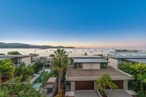 Executive On Whisper Bay - Cannonvale - Accommodation Tasmania 3