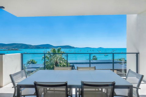Executive On Whisper Bay - Cannonvale - Accommodation Tasmania 0