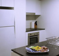 Executively Styled 2 Bed 2 Bath Perfect Location - Accommodation Tasmania