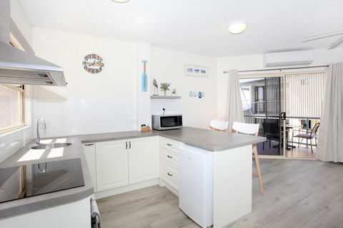 FABULOUS BEACHFRONT POSITION - Accommodation Tasmania 3