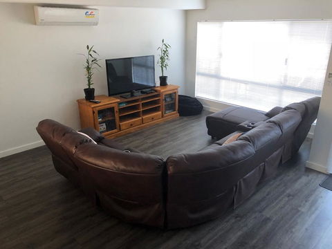 Falcon Bay 4x4 Townhouse - Accommodation Tasmania 0