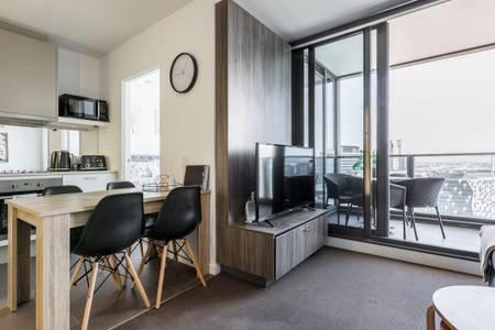 Fantastic Views, 2 B/r, 2 Bath With All New Furniture - Accommodation Tasmania 2