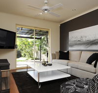 Feathers Serviced Townhouse - Accommodation Tasmania