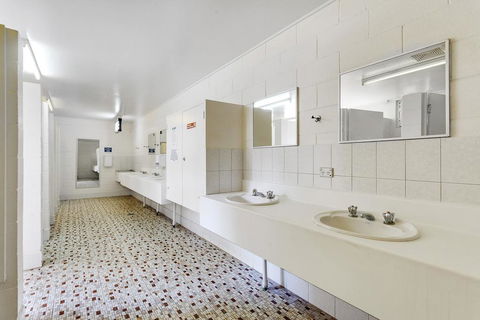 First City Caravilla - Accommodation Tasmania 3