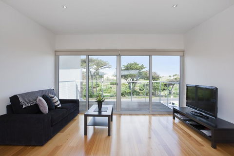 Four Kings Apartment - Deluxe 2br #3 - Accommodation Tasmania 1