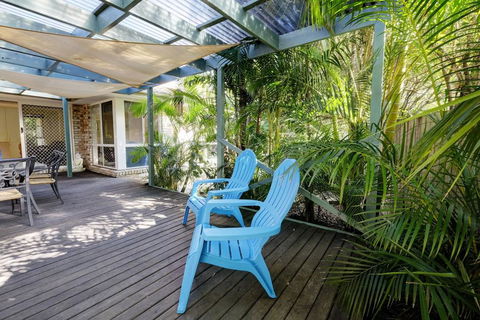 FRANGIPANI BEACH HOUSE - PET FRIENDLY 22 Belbourie Cres Boomerang Beach - Accommodation Tasmania 3