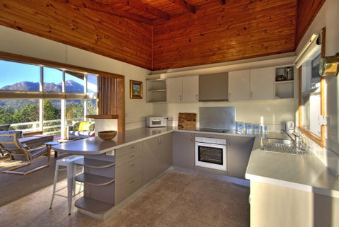 Freycinet Beachfront Retreat - Accommodation Tasmania 3