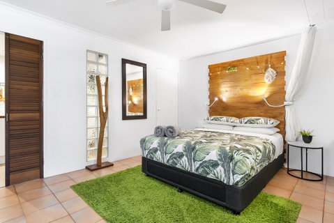 Funky, Central Studio - Accommodation Tasmania 0