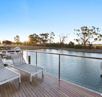 Gippsland Lakehouse A - Canal frontage - Accommodation Tasmania