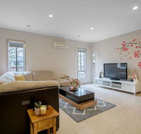 Gorgeous 4BR home in Point Cook - Accommodation Tasmania