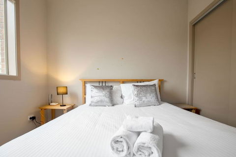 Gorgeous 4BR Home In Point Cook - Accommodation Tasmania 2