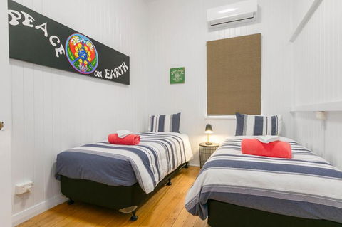 Gorgeous Cottage Close To The City - Accommodation Tasmania 3