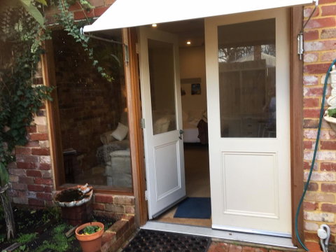 Gorgeous Studio 2 Minutes From The Heart Of Subiaco - Accommodation Tasmania 2