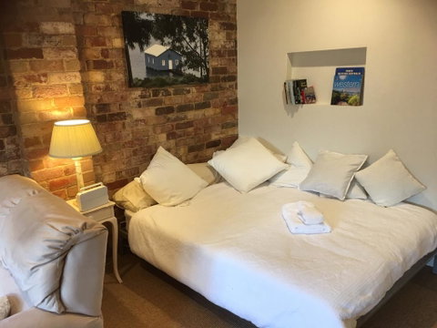 Gorgeous Studio 2 Minutes From The Heart Of Subiaco - Accommodation Tasmania 3