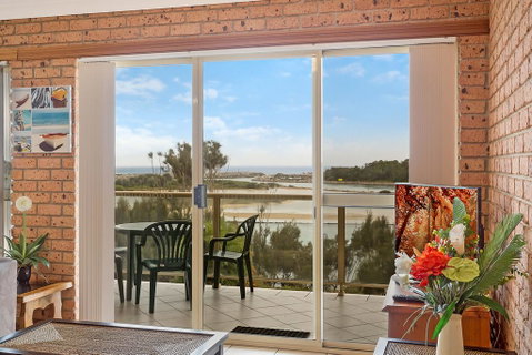 Grand Pacific 2 Unit 1 - Accommodation Tasmania 3