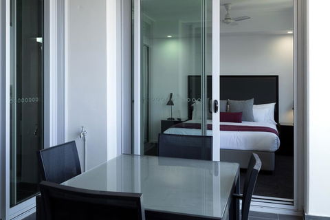 H On Mitchell Apartment Hotel - Accommodation Tasmania 1