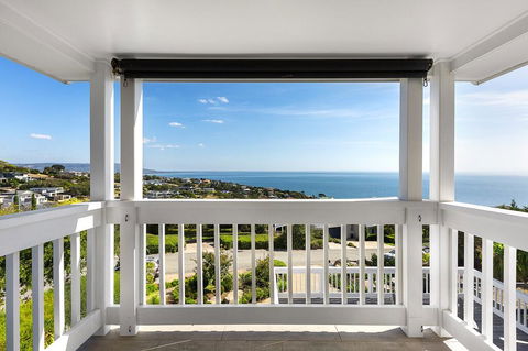 Hampton's Retreat Family Friendly, Water Views, Close To Beach With Heated Pool - Accommodation Tasmania 2