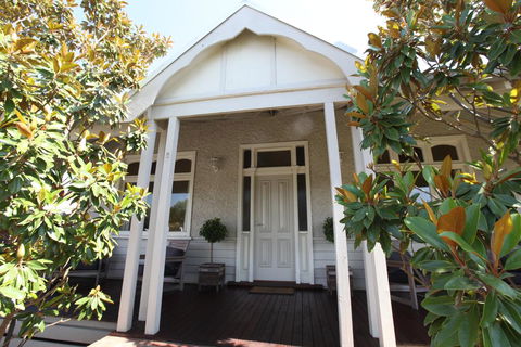 Healesville House - Magnolia House - Accommodation Tasmania 2