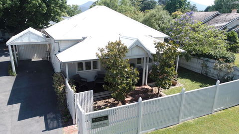 Healesville House - Magnolia House - Accommodation Tasmania 1