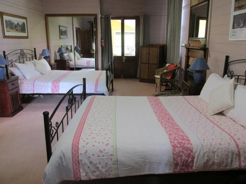Henry's Cottage - Accommodation Tasmania 0