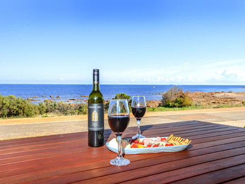 High Tide - Wallaroo Beachfront Property - Pet-Friendly - Accommodation Tasmania 0