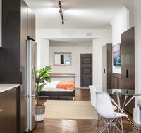 High-End Studio Near Parks Theatres and Dining - Accommodation Tasmania