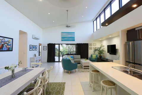 Hilltop Views - Cannonvale - Accommodation Tasmania 3