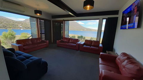 Hobart Waterfront Luxury Retreat - Accommodation Tasmania 3