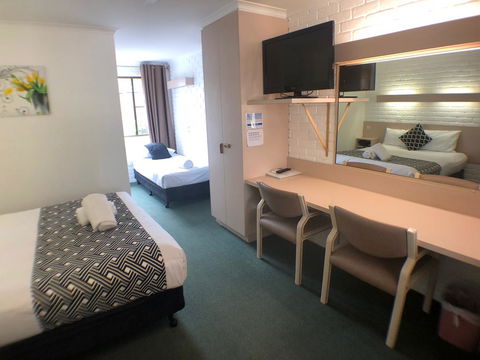 Jacaranda Place Motor Inn - Accommodation Tasmania 1