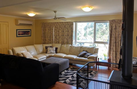 Kaishua House - JK Family Lake House - Accommodation Tasmania 2