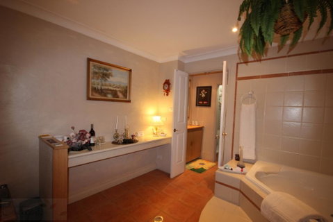 Kalimna - Spa Room - Accommodation Tasmania 0