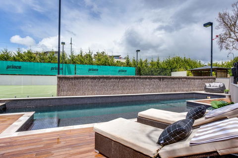 Kalina Retreat: Resort Style Tennis & Pool - Accommodation Tasmania 0