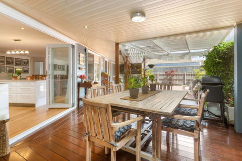 KARINYA - MORNINGTON - Accommodation Tasmania 0