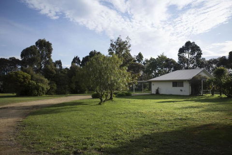 Karinya Cottage - Pet Friendly Country Retreat - Accommodation Tasmania 2