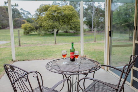 Karinya Cottage - Pet Friendly Country Retreat - Accommodation Tasmania 0