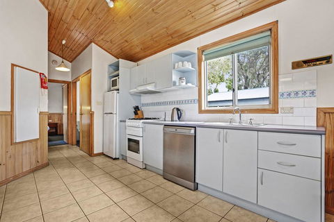 Kendalls Beach Holiday Park - Accommodation Tasmania 2