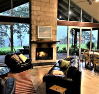 Kenwood Bank Vineyard Retreat - Accommodation Tasmania