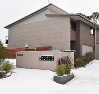 Khione 1 - Modern  spacious with views towards Lake Jindabyne  the mountains beyond - Accommodation Tasmania