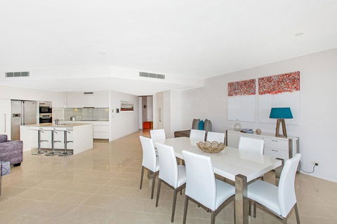 KINGSCLIFF OCEAN FRONT TERRACE 4 - Accommodation Tasmania 3