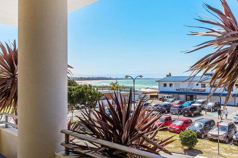 KINGSCLIFF OCEAN FRONT TERRACE 4 - Accommodation Tasmania 1