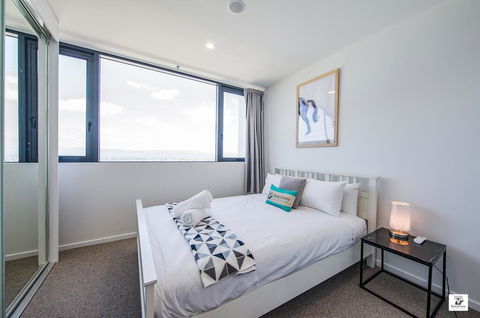 KOZYGURU BROADBEACH AMAZING VIEW 2 BED APT + FREE PARKING WALK TO BEACH QBR004 - Accommodation Tasmania 1
