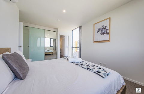 KOZYGURU BROADBEACH AMAZING VIEW 2 BED APT + FREE PARKING WALK TO BEACH QBR004 - Accommodation Tasmania 2