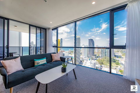 KOZYGURU BROADBEACH AMAZING VIEW 2 BED APT + FREE PARKING WALK TO BEACH QBR004 - Accommodation Tasmania 0